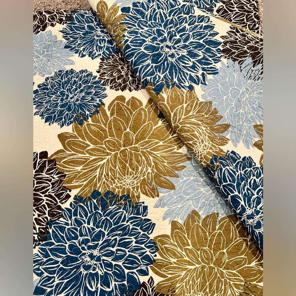 Quilted throw 50X60”